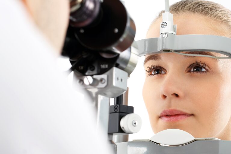 beim augenarzt 1 3650 768x512